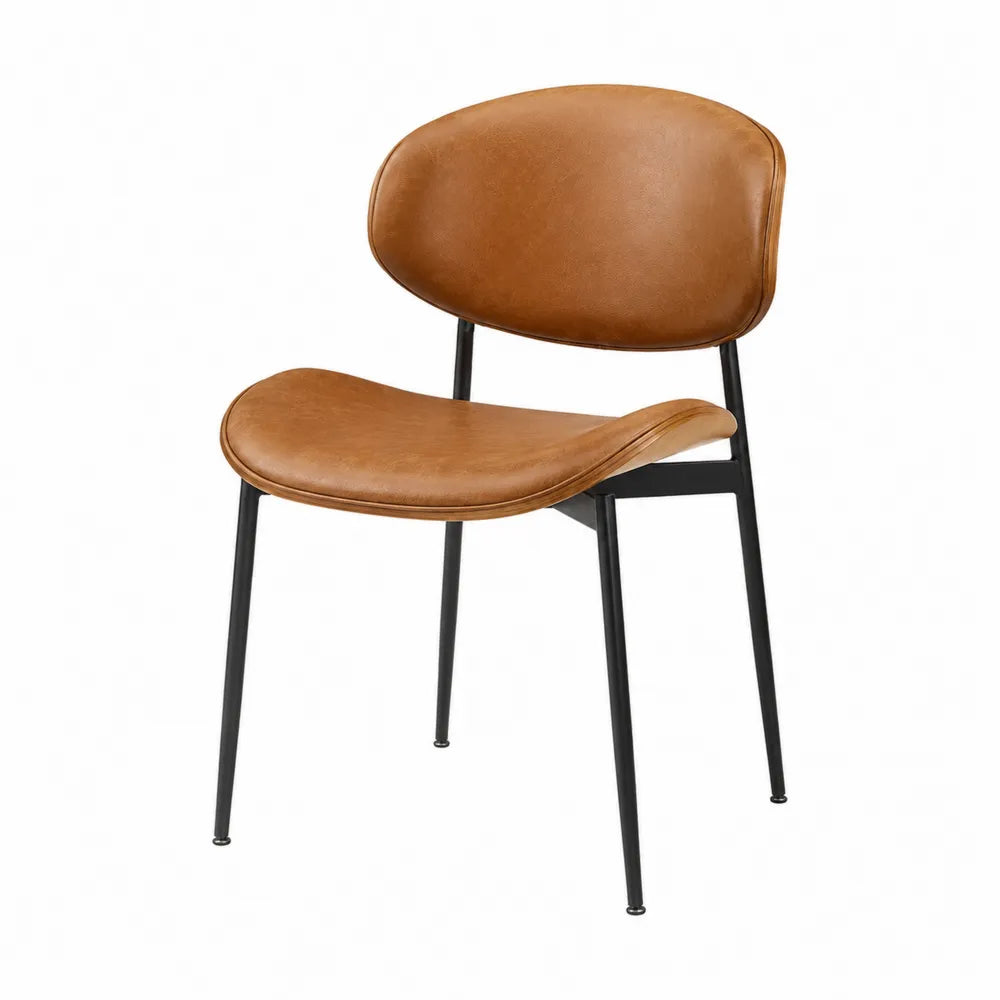 Chaise de salle à manger sans accoudoirs 50 x 56 x 82 cm en cuir PU cognac et acier noir pieds inclinés